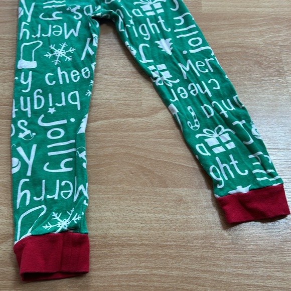 8/$25 The Children's Place Green Merry Jolly Bright Words Pajama Pants Sz 5T - Picture 9 of 10